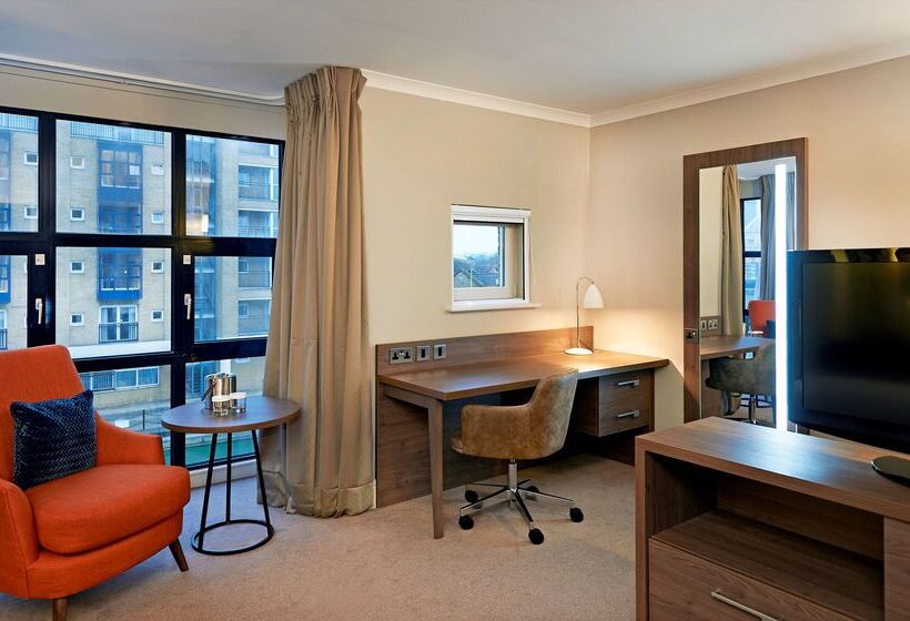 هتل Doubletree By Hilton  London  Docklands Riverside