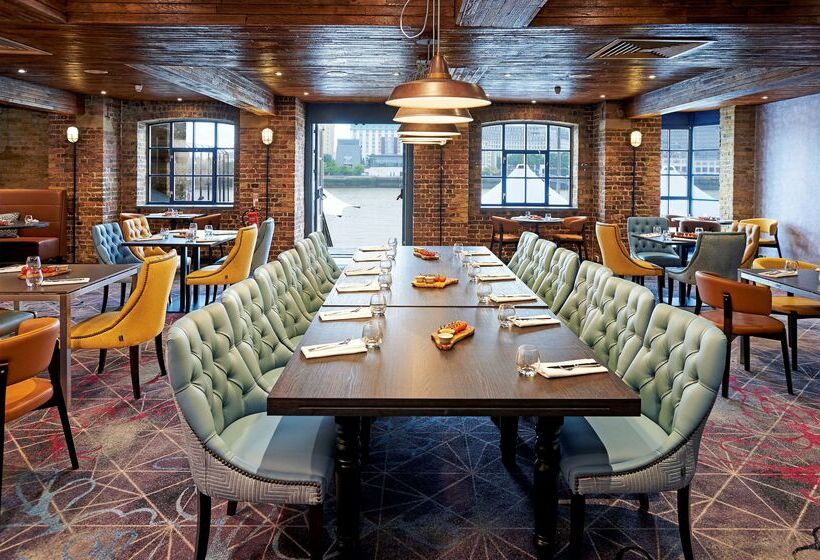 هتل Doubletree By Hilton  London  Docklands Riverside