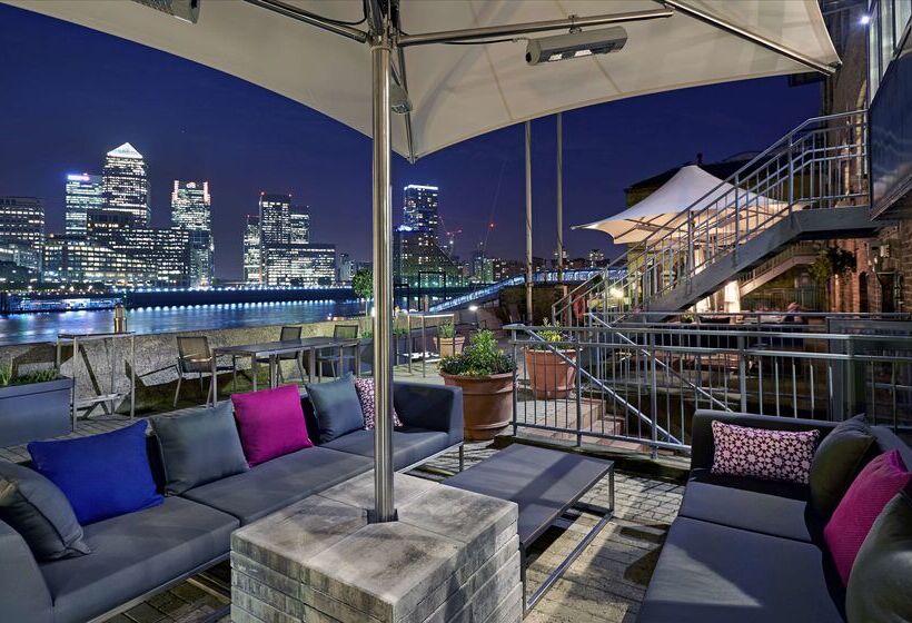 هتل Doubletree By Hilton  London  Docklands Riverside