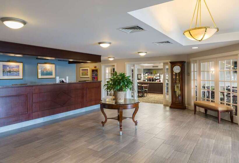 هتل Ramada By Wyndham Boston