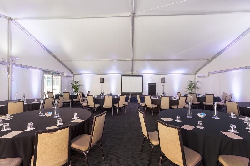 هتل Rydges World Square