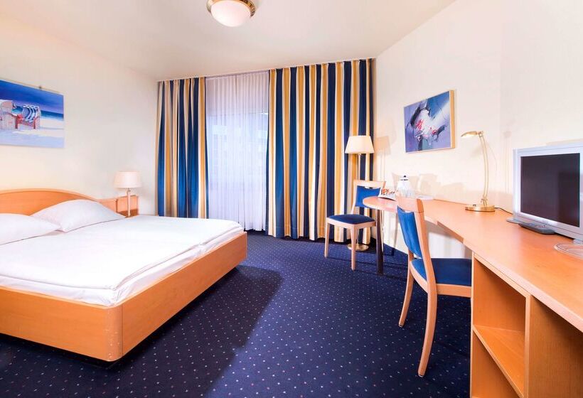 هتل Tryp By Wyndham Luebeck Aquamarin