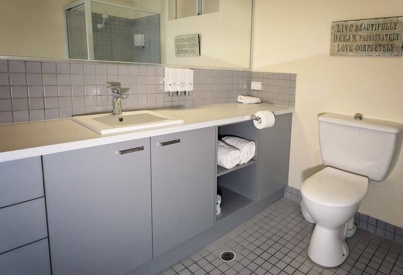 בית מלון כפרי White Lace Motor Inn