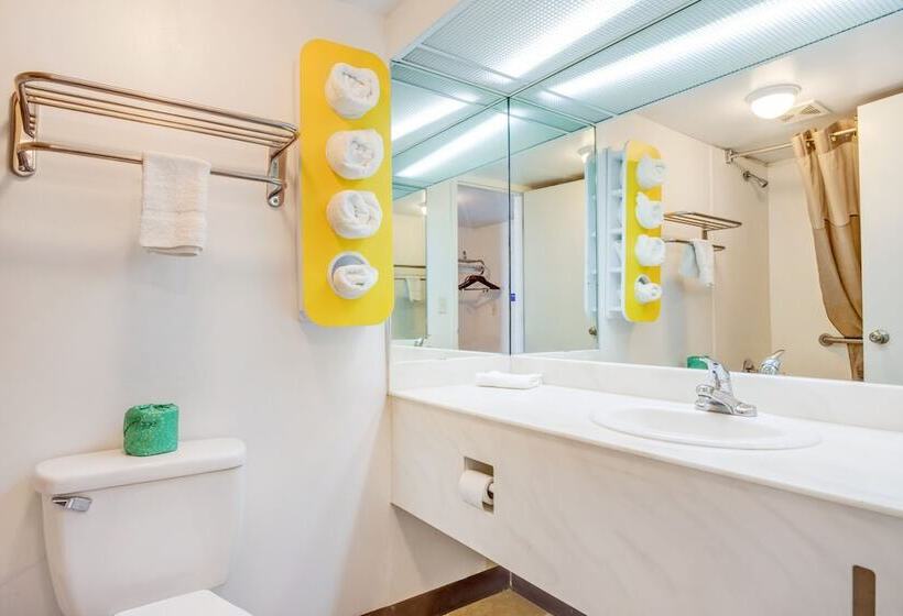 מוטל Oyo Hotel Mona Lake Muskegon