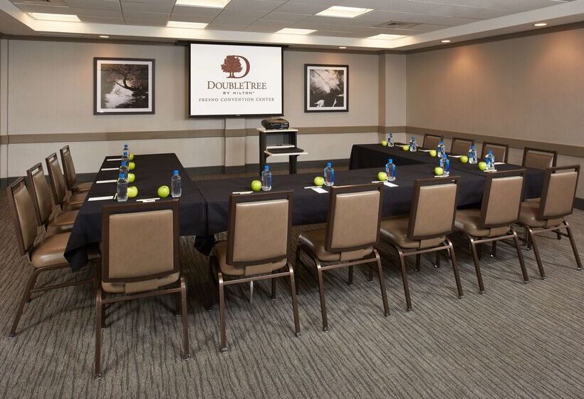 هتل Doubletree By Hilton Fresno Convention Center