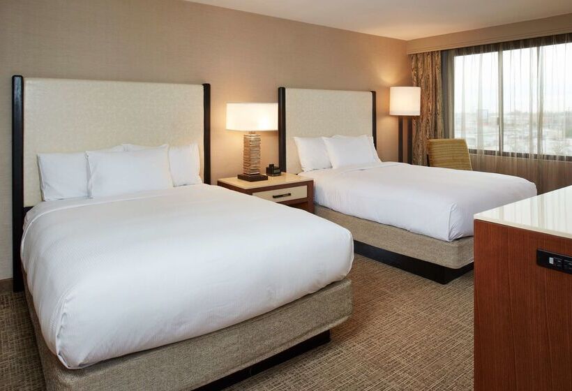 هتل Doubletree By Hilton Fresno Convention Center