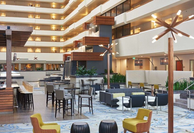 هتل Doubletree By Hilton Fresno Convention Center