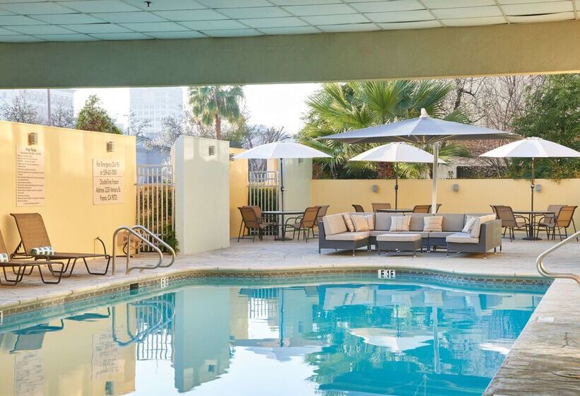هتل Doubletree By Hilton Fresno Convention Center