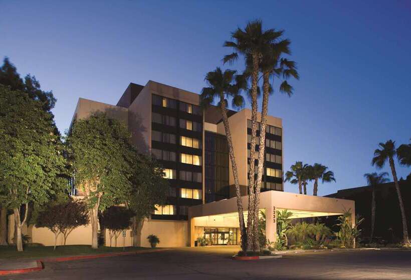 هتل Doubletree By Hilton Fresno Convention Center