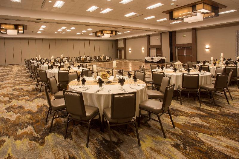 هتل Doubletree By Hilton Fresno Convention Center