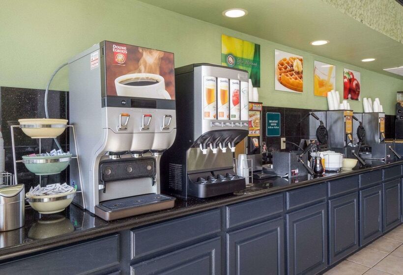 هتل Quality Inn & Suites On The Beach