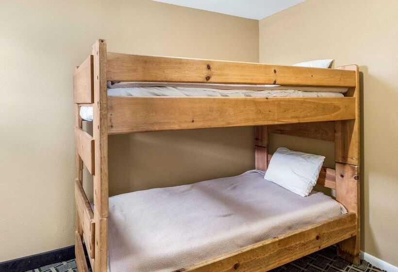 هتل Quality Inn & Suites On The Beach