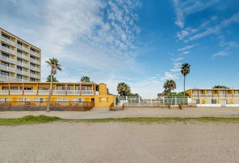 هتل Quality Inn & Suites On The Beach