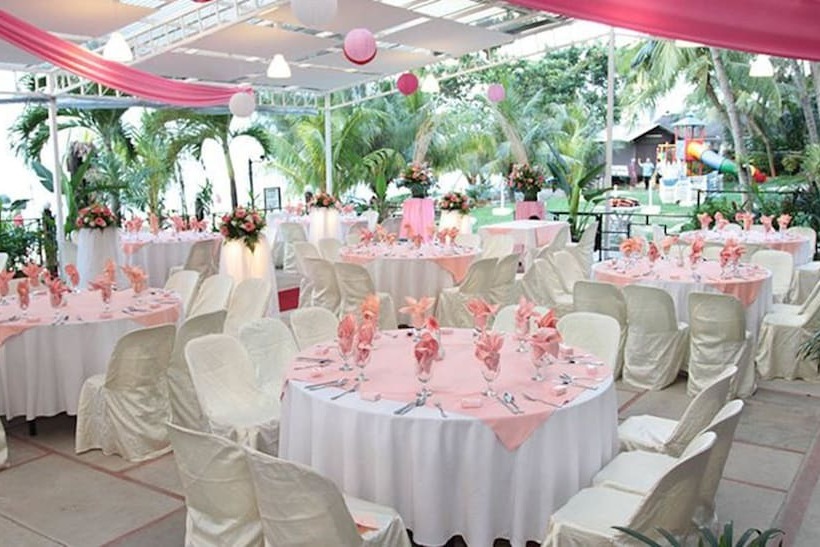 酒店 Rainbow Paradise Beach Resort