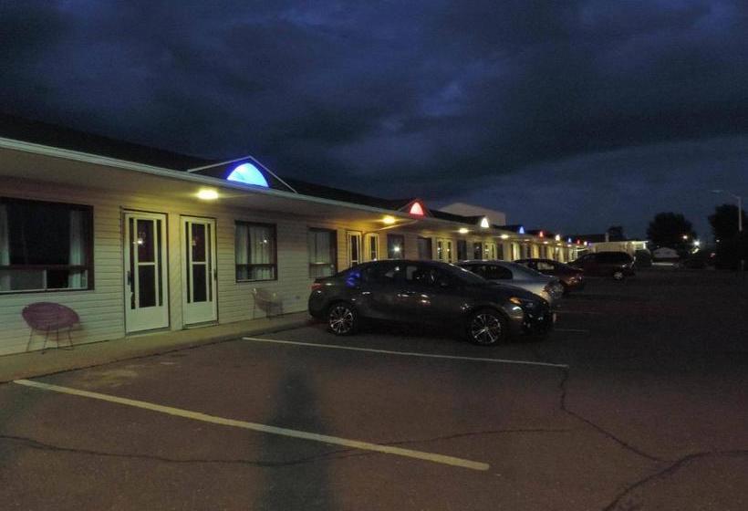 فندق على الطريق Travelodge By Wyndham Grand Falls