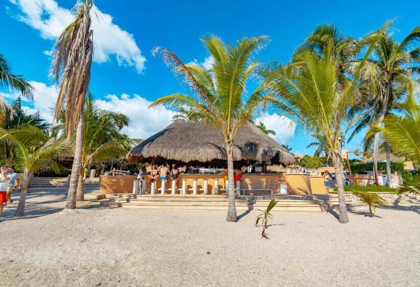 استراحتگاه Puerto Aventuras Hotel & Beach Club