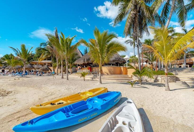 استراحتگاه Puerto Aventuras Hotel & Beach Club