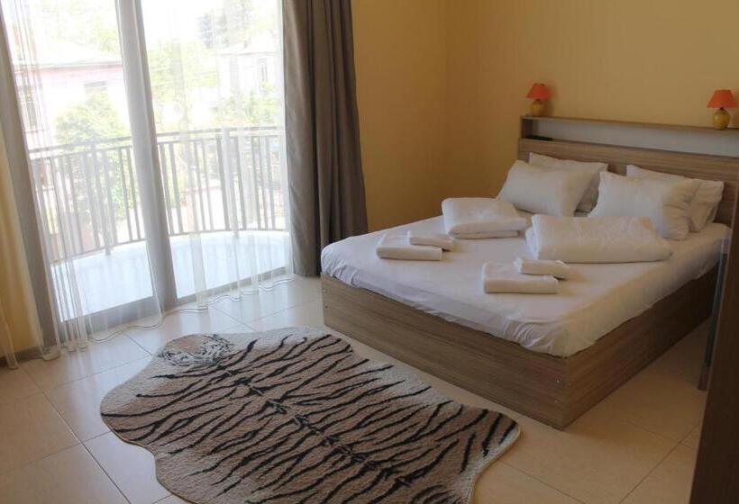 پانسیون Okro Life