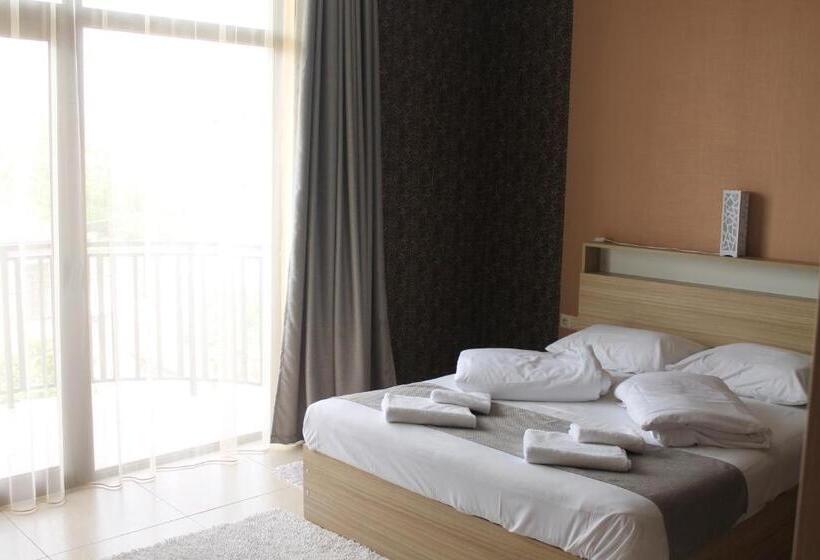 پانسیون Okro Life