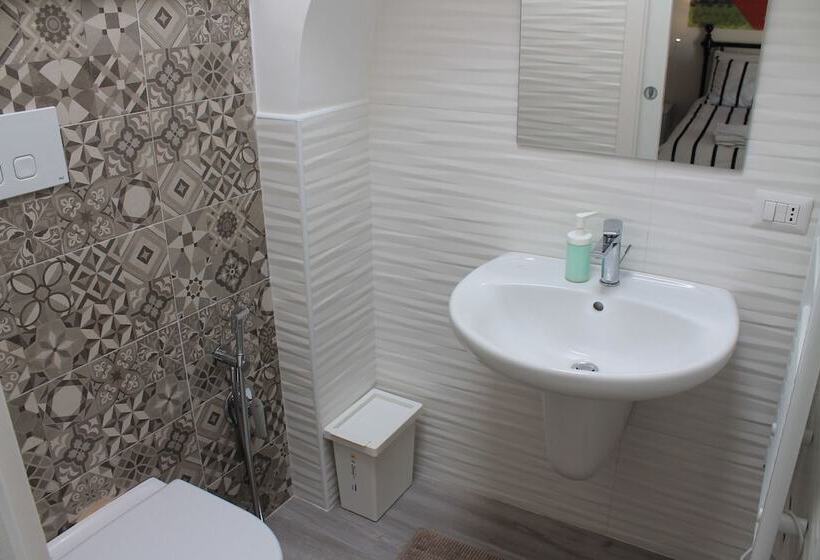 تختخواب و صبحانه A Casa Mia
