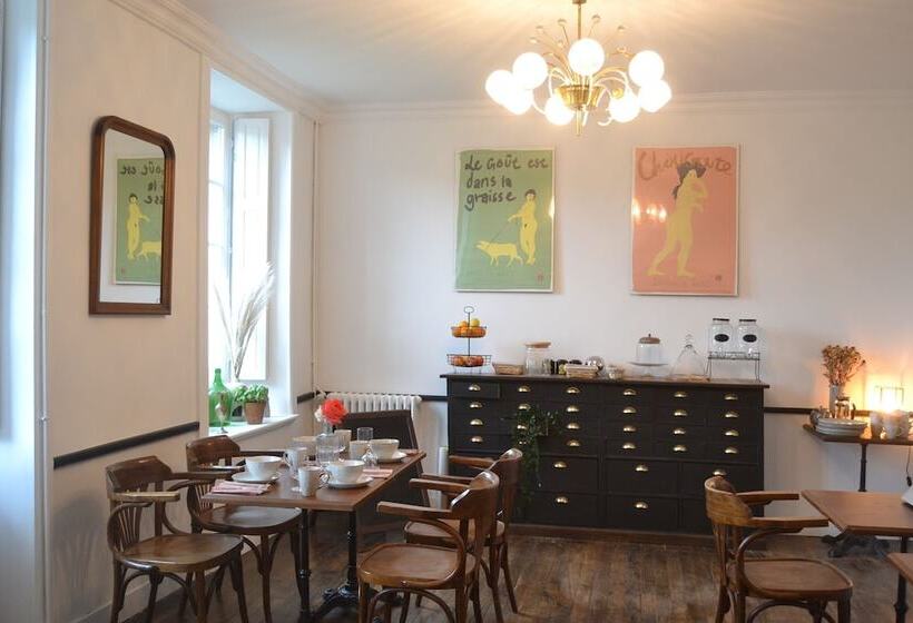 مبيت وإفطار Artefact