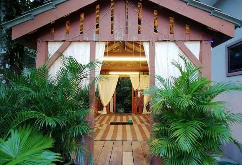 هتل Arrayyan Guesthouse & Homestay