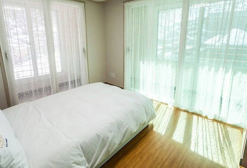 בית מלון כפרי Phoenix Emerald Pension