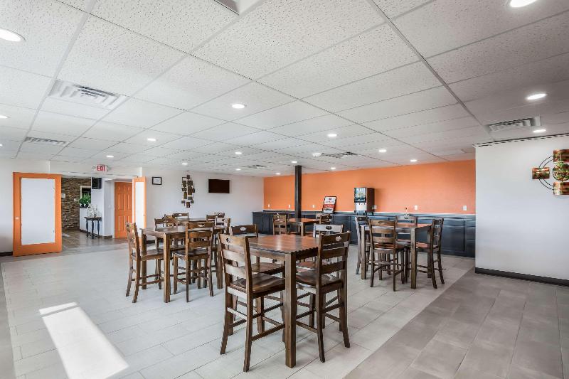 فندق على الطريق Econo Lodge Neenah