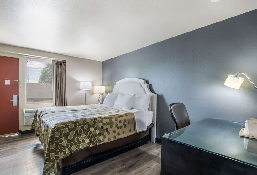 فندق على الطريق Econo Lodge Neenah