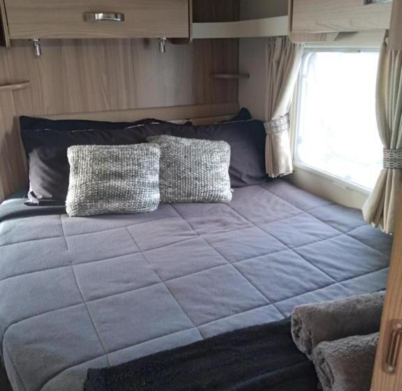 Bed and Breakfast Caravan Glamping Accommodation
