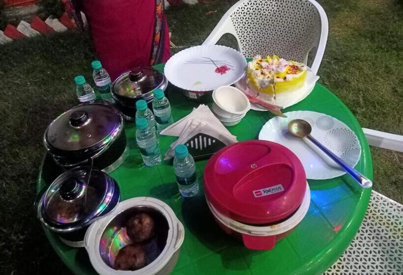 فندق Bundeli Farm Resort & Banquet Orchha