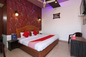 هتل Oyo 73188 Seven Ji Guest House