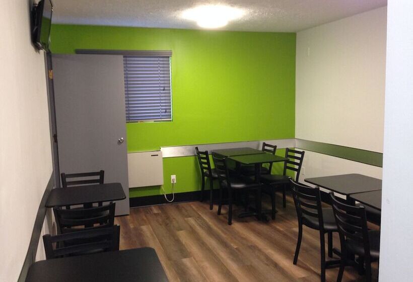 هتل Coastal Inn Moncton/ Dieppe