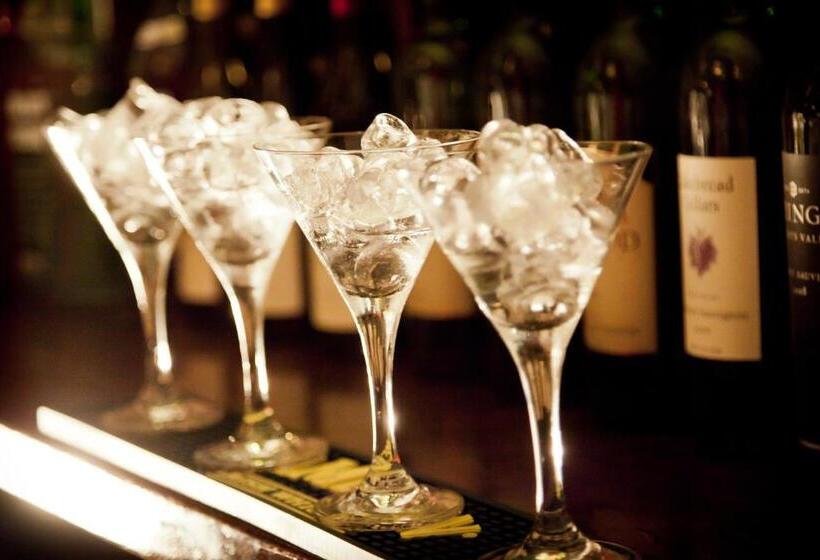 Отель Crowne Pointe Historic Inn Adults Only