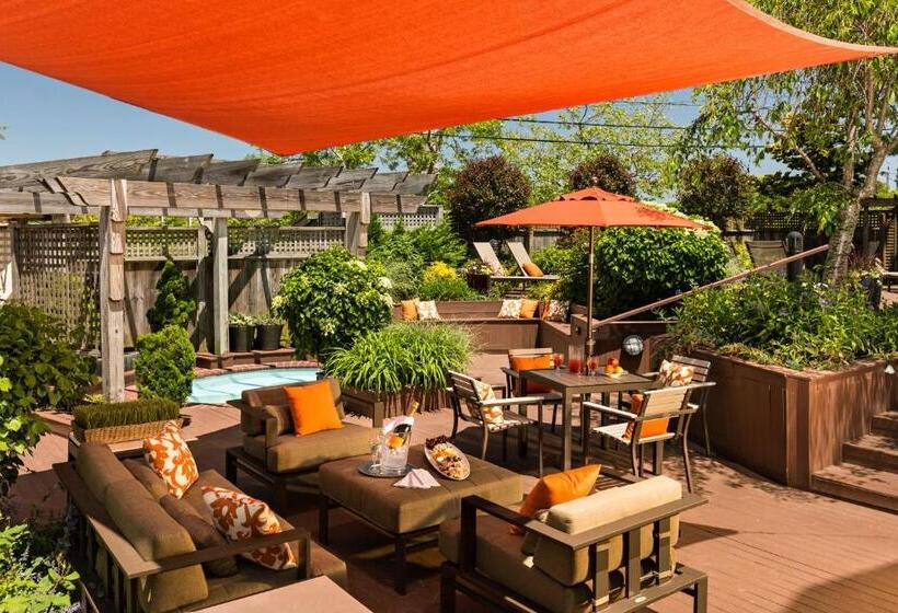 Отель Crowne Pointe Historic Inn Adults Only