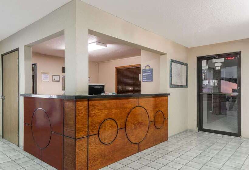 Отель Days Inn By Wyndham Muncie Ball State University