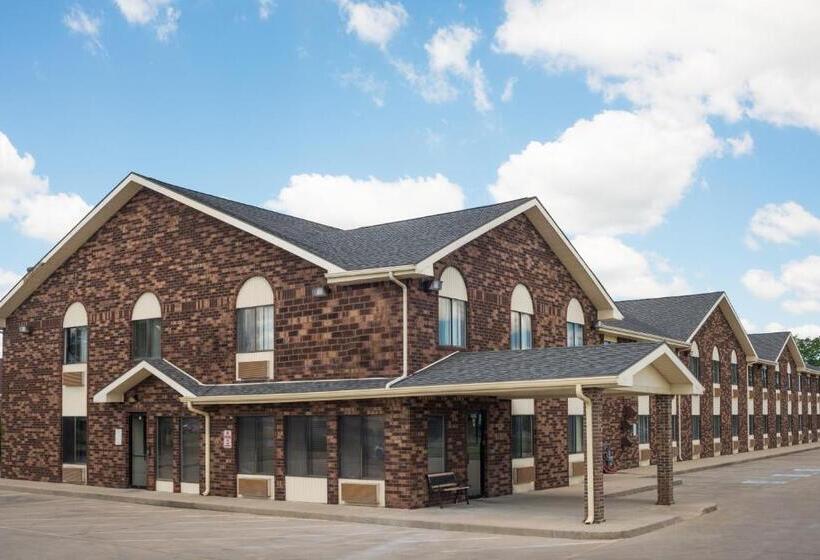 בית מלון כפרי Days Inn By Wyndham Muncie Ball State University