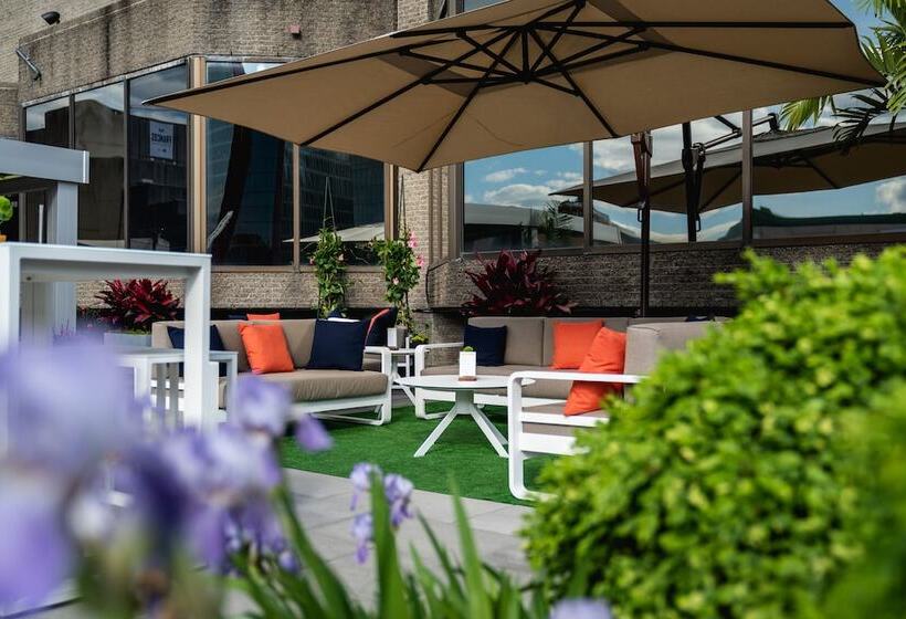 هتل Doubletree By Hilton Montreal