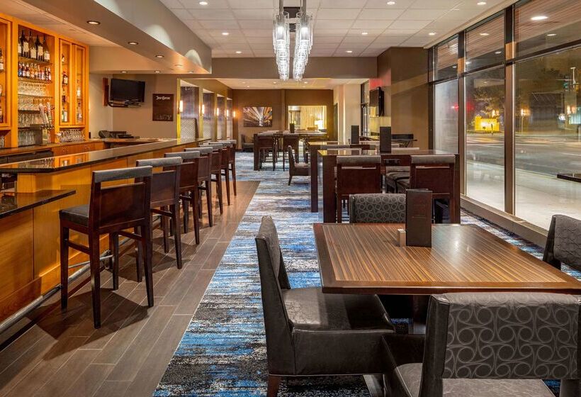 בית מלון כפרי Doubletree Suites By Hilton Minneapolis Downtown