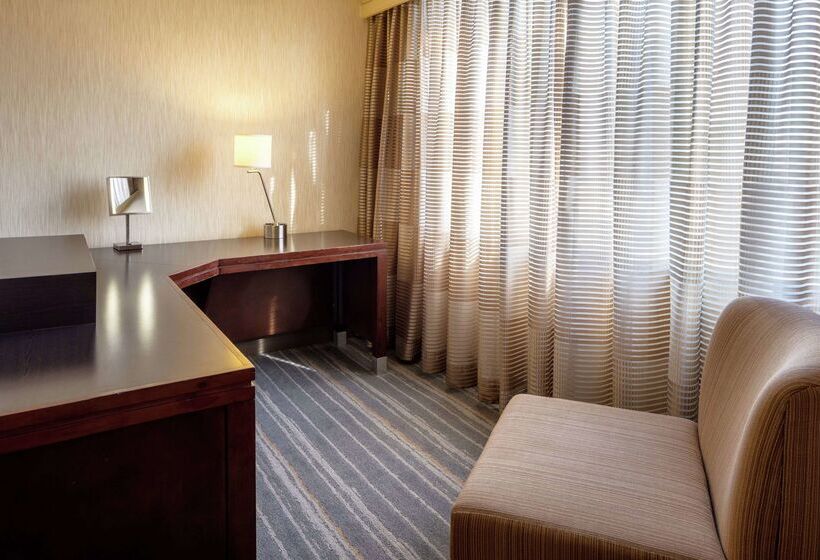 בית מלון כפרי Doubletree Suites By Hilton Minneapolis Downtown