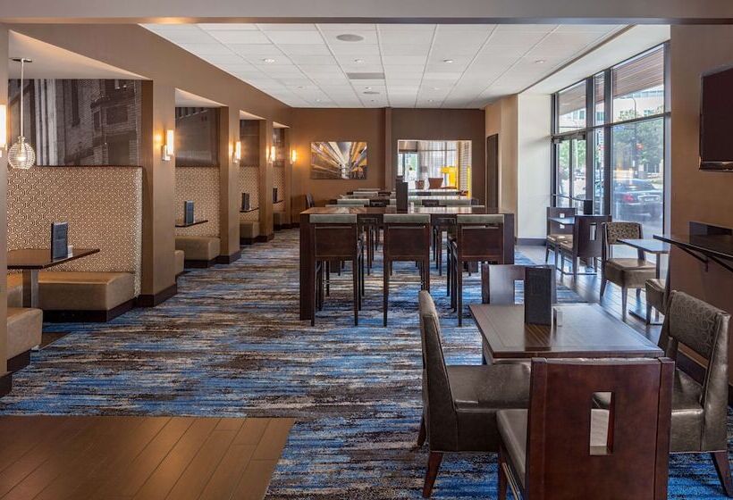בית מלון כפרי Doubletree Suites By Hilton Minneapolis Downtown