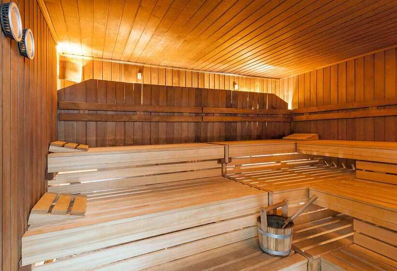 هتل NH Dusseldorf City Nord