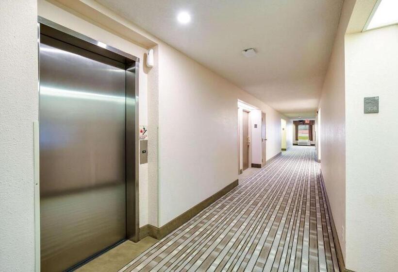 هتل Quality Inn I70 Near Kansas Speedway