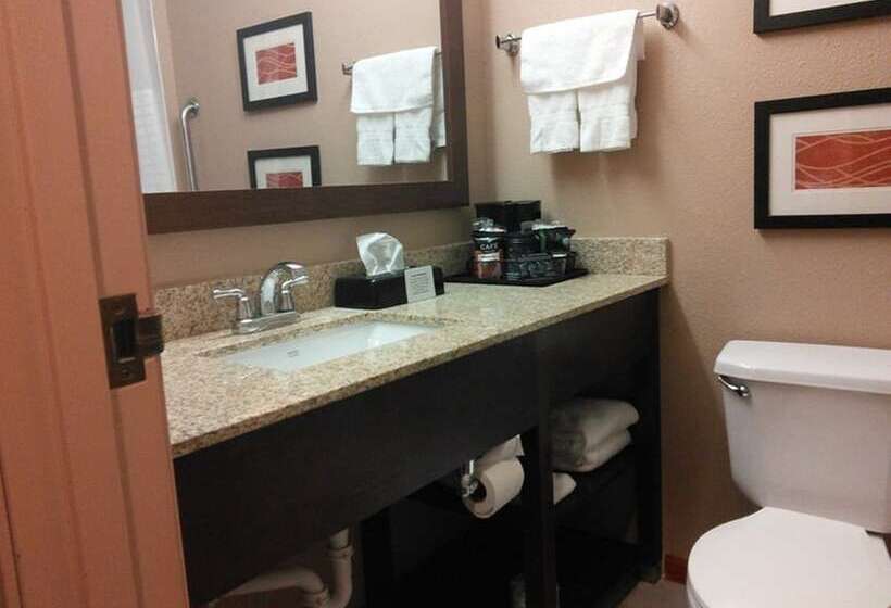 هتل Quality Inn I70 Near Kansas Speedway