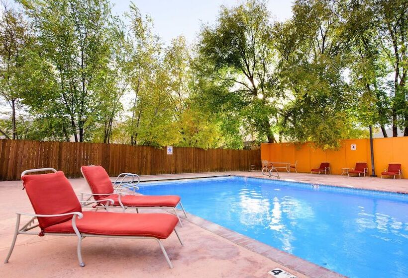 בית מלון כפרי River Canyon Lodge