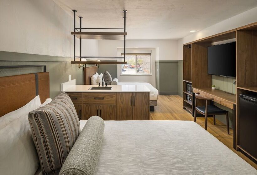 בית מלון כפרי River Canyon Lodge