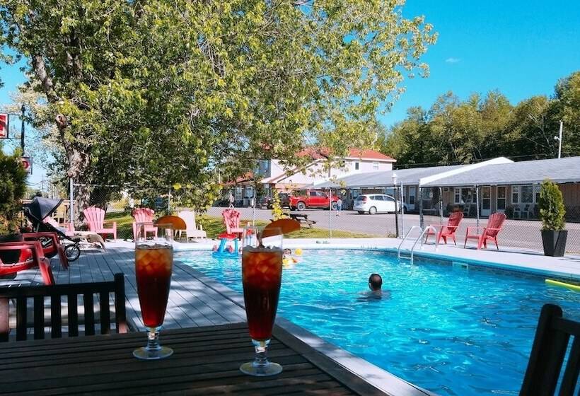 هتل Silverwood Inn & Suites