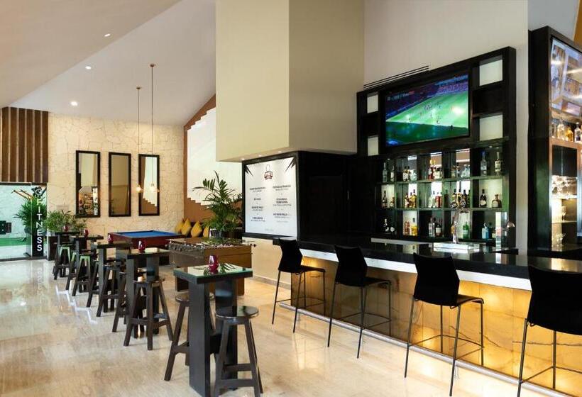 هتل Smart Cancun The Urban Oasis