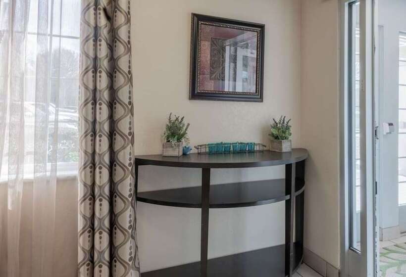 هتل Sonesta Simply Suites Silicon Valley Santa Clara