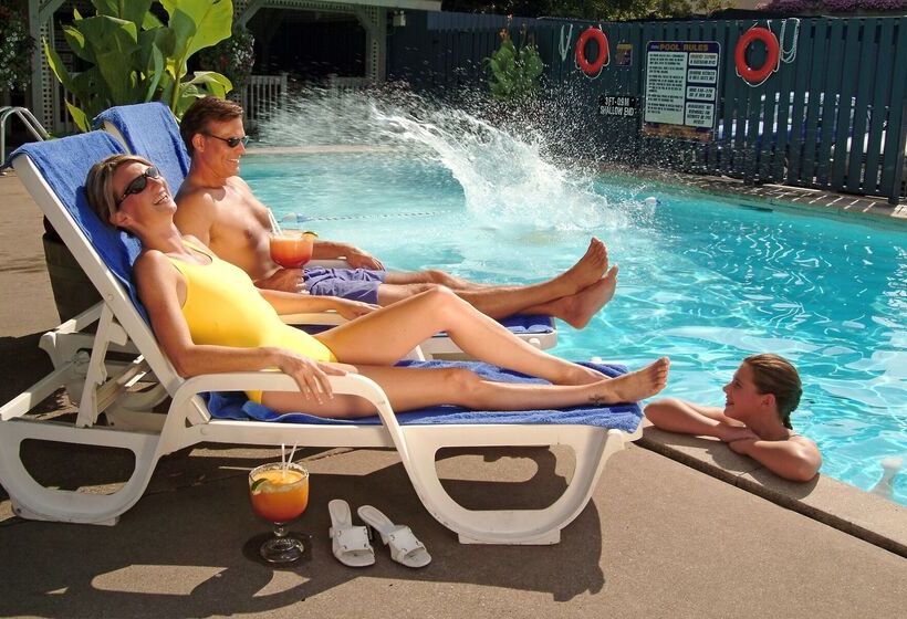 هتل Travelodge By Wyndham Niagara Falls At The Falls
